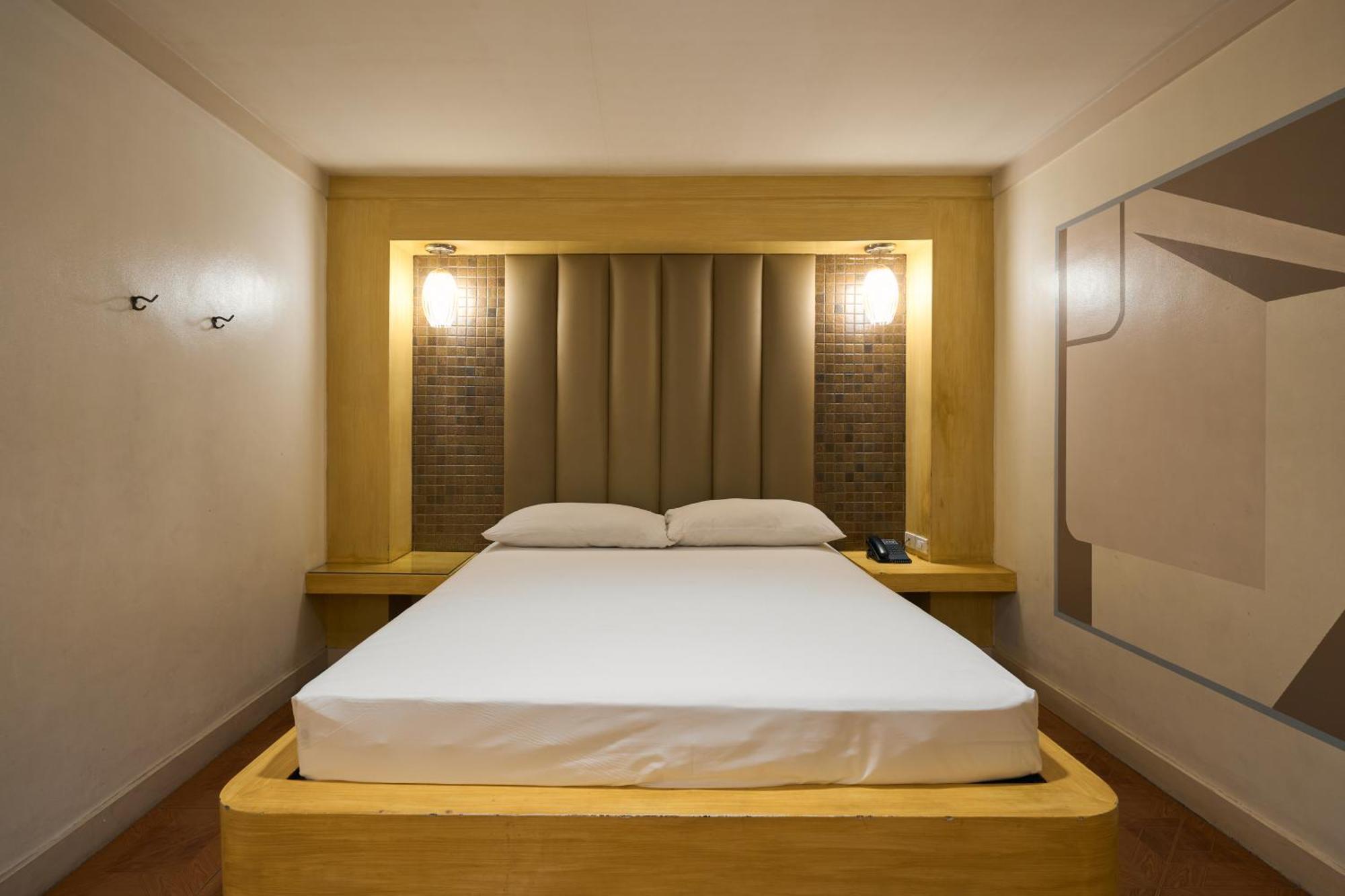Hotel Victoria Court Malabon Valenzuela Exterior foto